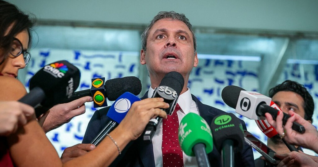 Lindbergh Farias submete novo projeto de lei à Câmara dos Deputados - Foto: Gustavo Bezerra