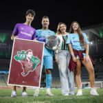 Fábio e sua família na homenagem prestada pelo Fluminense no Maracanã