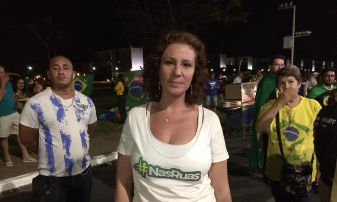 advogado de Carla Zambelli nega qualquer vínculo da defesa com vaquinha virtual lançada pela família