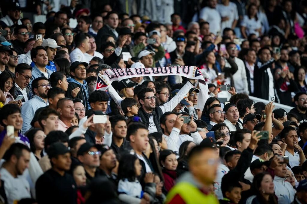 Torcida da LDU na Libertadores.