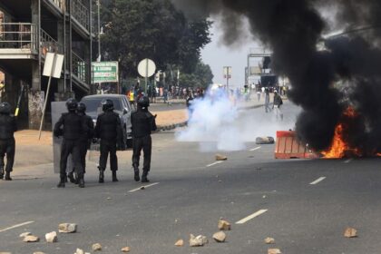 Aumento de combustível em Angola causa 22 mortes e mais de mil prisões