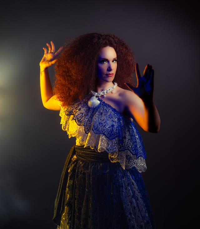 Branka canta Clara no Teatro Riachuelo com a Velha Guarda da Portela homenageando Clara Nunes.