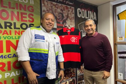 Zinho durante visita ao Museu da Suderj, no Rio de Janeiro.