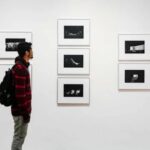 Exposição de arte, bordados e xilogravura.