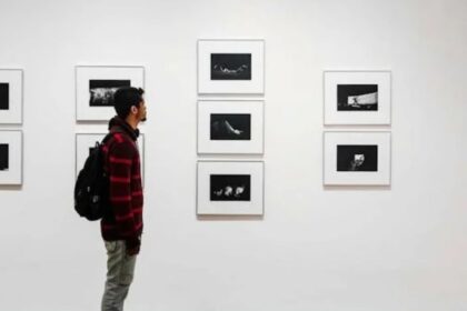 Exposição de arte, bordados e xilogravura.