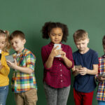 Pais enfrentam riscos ao comprar tecnologia para filhos: como evitar golpes e escolhas ruins