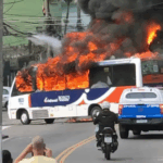 Bandidos incendeiam ônibus na Ilha do Governador