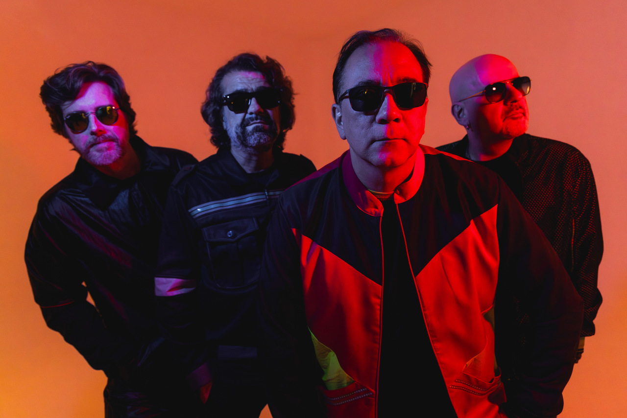 iquini Cavadão comemora 40 anos em show com Big Mountain no Qualistage, Rio de Janeiro.