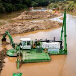 Projeto de desassoreamento do Rio Paraopeba, liderado pela Construtora Vale Verde, recupera o ecossistema e promove desenvolvimento em Brumadinho.