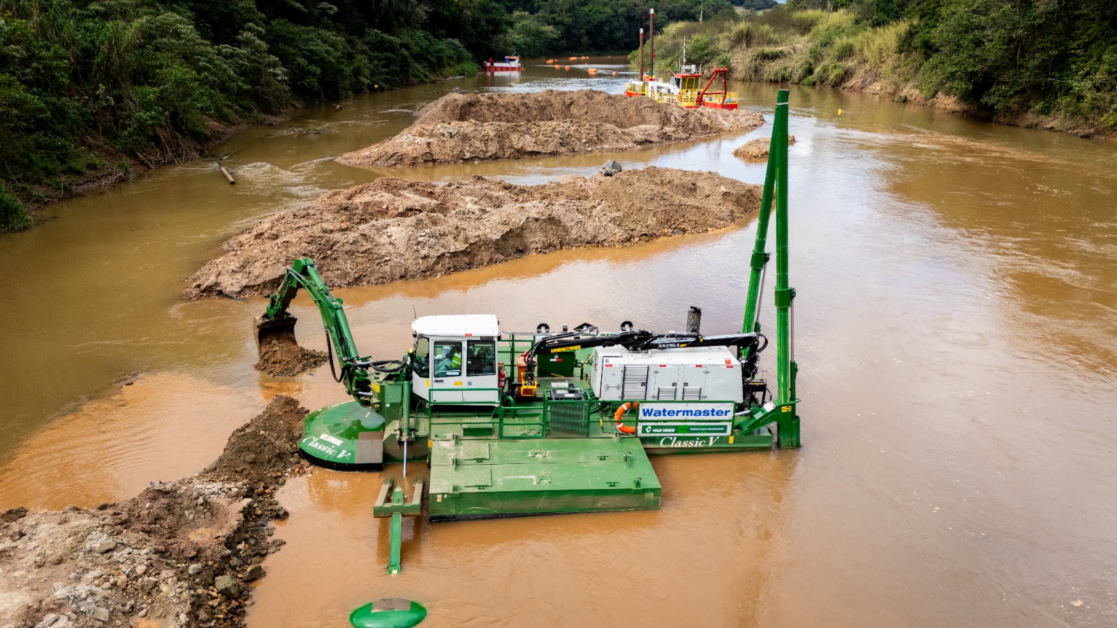 Projeto de desassoreamento do Rio Paraopeba, liderado pela Construtora Vale Verde, recupera o ecossistema e promove desenvolvimento em Brumadinho.
