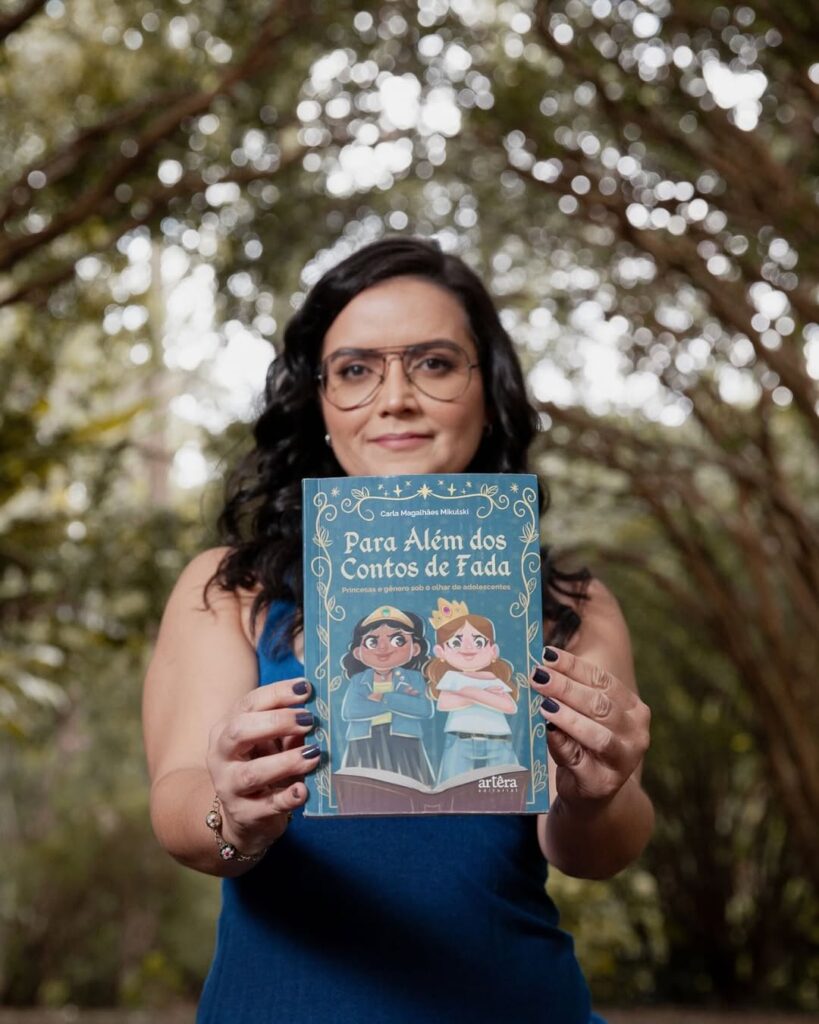 Para Além dos Contos de Fadas: Princesas e Gênero sob o Olhar de Adolescentes (Carla Mikulski) - Foto: Malani Rodrigues - Livro