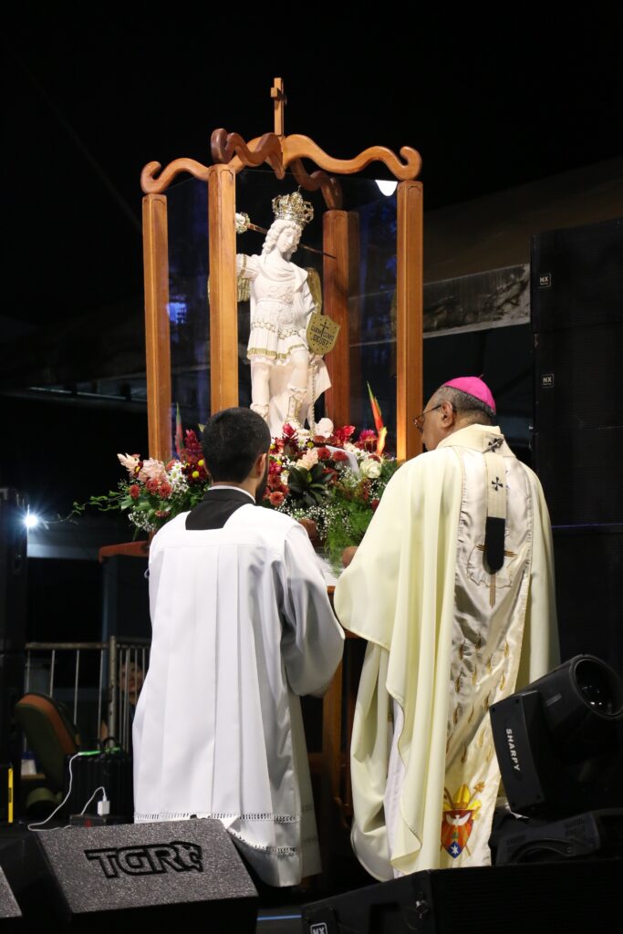 Imagem da peregrinação histórica de São Miguel Arcanjo.