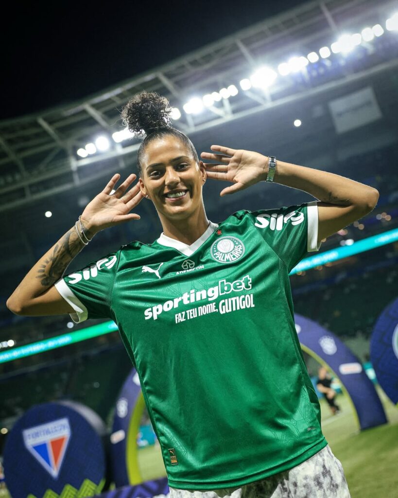 Amanda Gutierres foi a primeira jogadora do Palmeiras a ser indicada ao Ballon d'Or