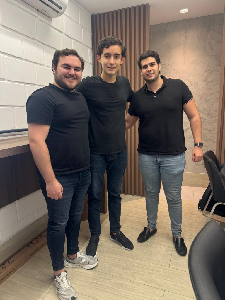 “Três jovens cearenses fundadores da fintech LocPay, que oferece liquidez imediata a proprietários de imóveis.”