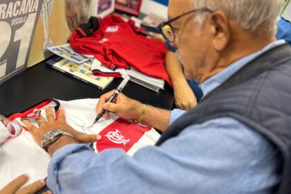 O ex-jogador Junior visitou o Museu da Suderj na primeira semana de setembro e gravou episódio do podcast Suderj.Informa, compartilhando histórias de sua carreira no Flamengo e na Seleção.