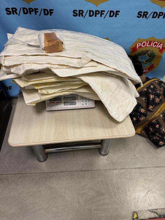 Drogas foram encontradas nas malas da mulher 
