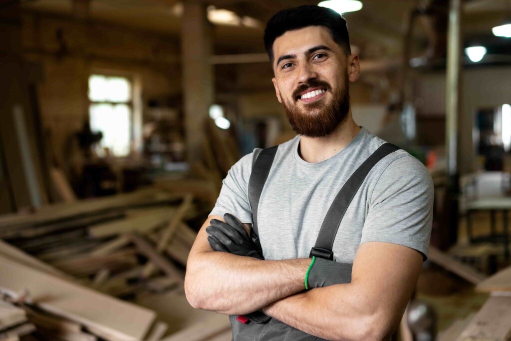 Desemprego no Brasil cai para 5,6% e alcança menor nível desde 2012