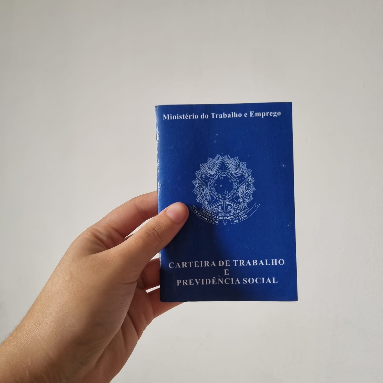 Desemprego no Brasil cai para 5,6% e alcança menor nível desde 2012