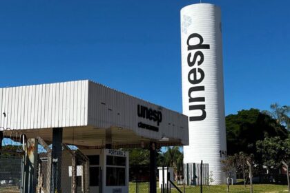 Portaria da Faculdade de Engenharia da Unesp no Campus de Bauru