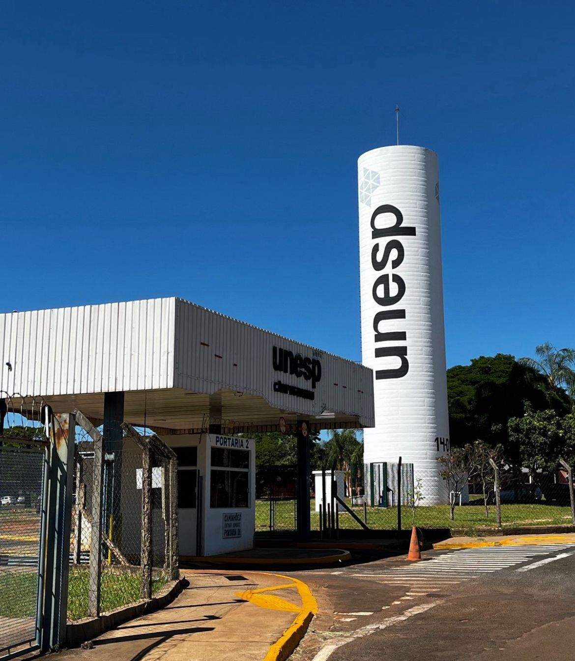 Portaria da Faculdade de Engenharia da Unesp no Campus de Bauru