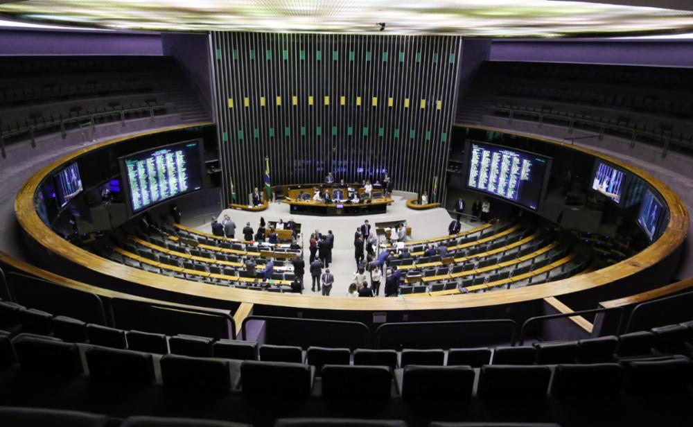 Câmara aprova projeto de corte de gastos com mudanças em benefícios sociais