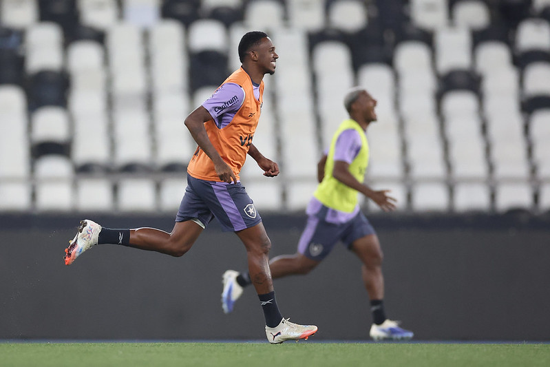 Jeffinho em ultima preparação antes de enfrentar o Flamengo. Foto: Vitor Silva/Botafogo