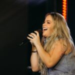Arielly Darla durante gravação do single “Sorriso de Desespero”, seu primeiro lançamento pela Universal Music