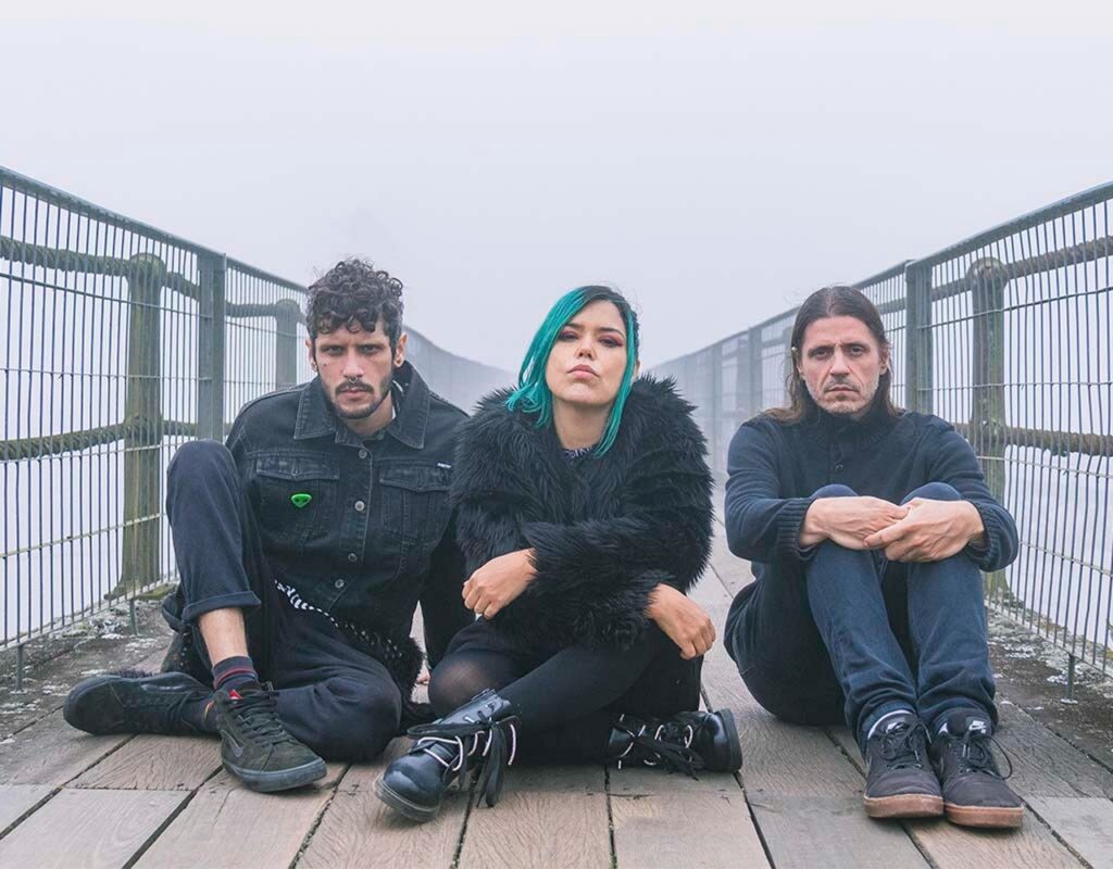 Drenna no palco durante o show “Cine Negro” no Festival Arena Rock Livre, em Guadalupe.