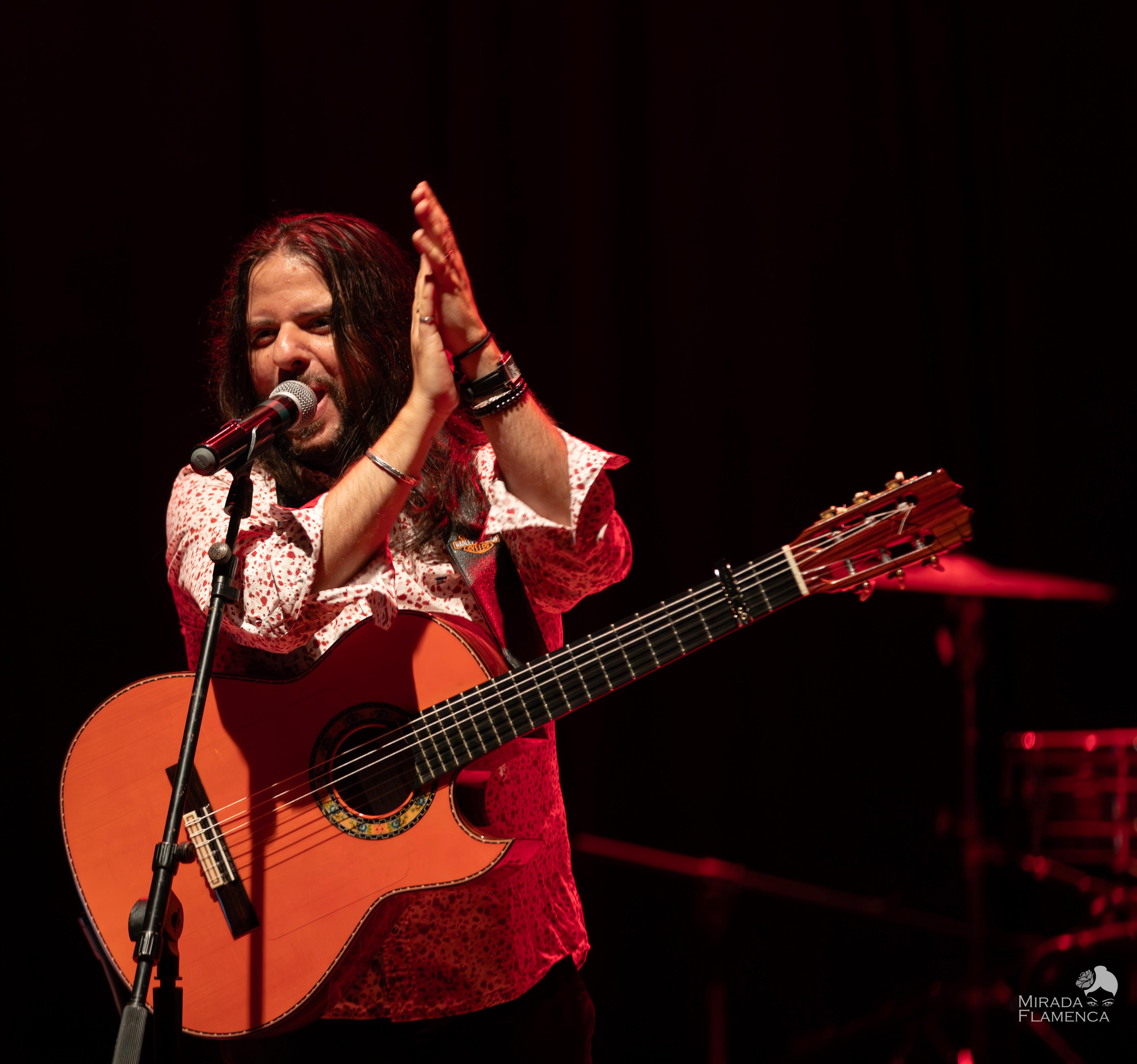 Banda Gipsy Experience se apresentando no Solar de Botafogo com tributo aos Gipsy Kings, com Flávio Rodrigues no violão flamenco.