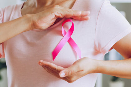 As iniciativas buscam reduzir as desigualdades e garantir o acesso a terapias eficazes na rede pública.