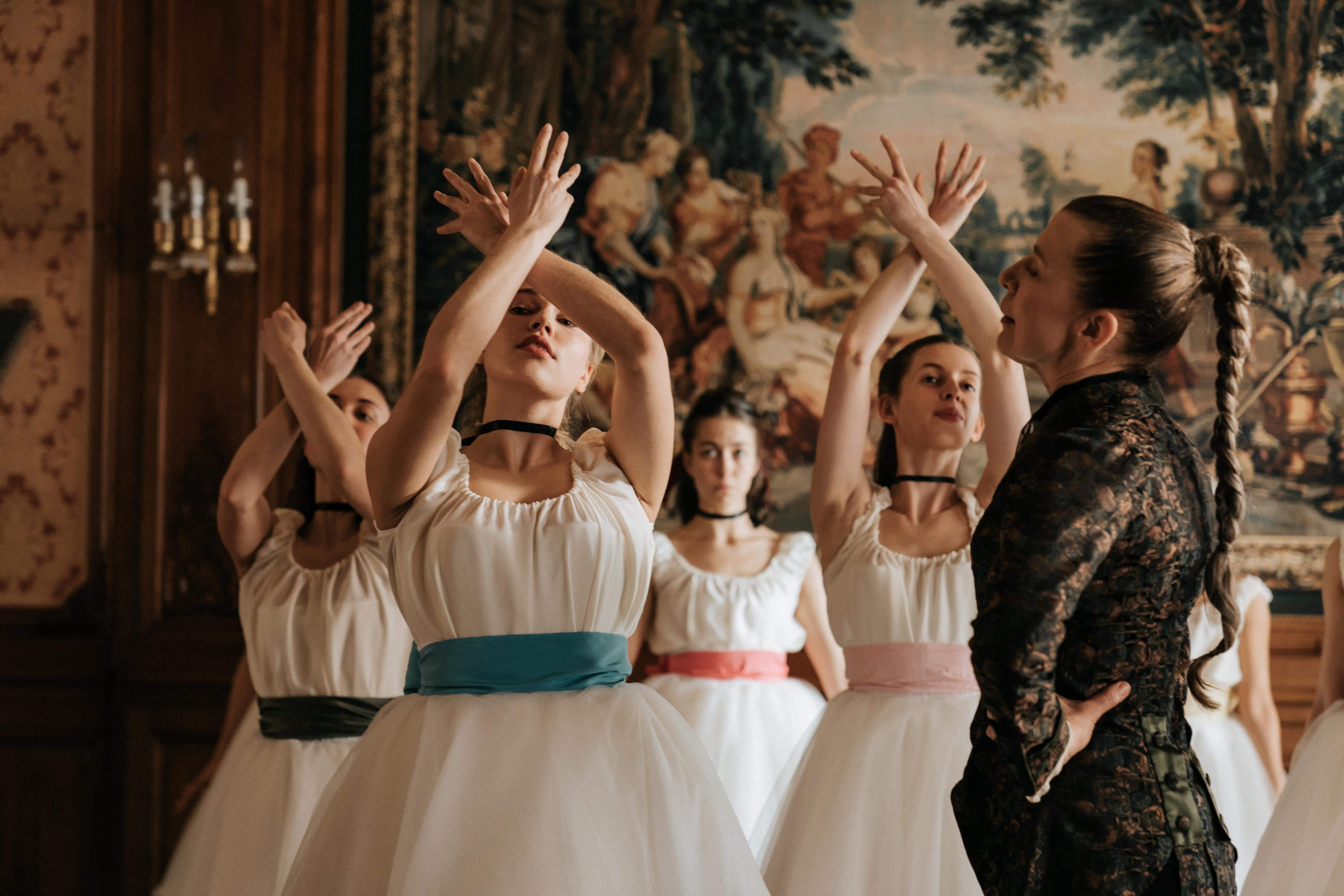 Estreia em outubro "A Meia-Irmã Feia” releitura sombria de Cinderela