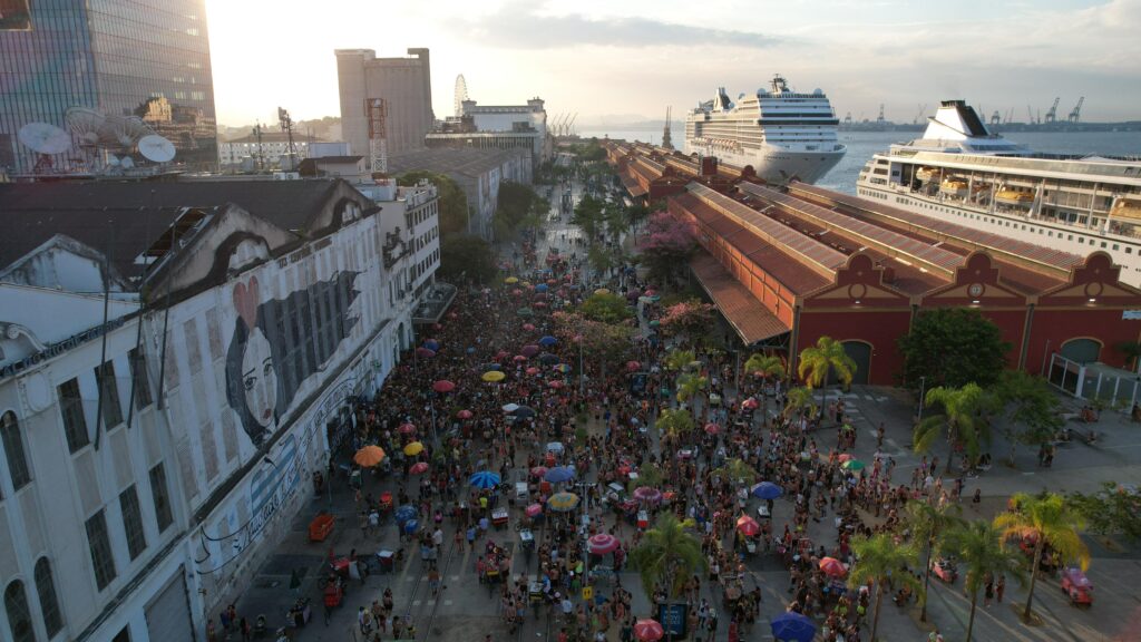 Pier Mauá inicia temporada de cruzeiros com 28 navios e 84 atracações previstas até abril de 2026.
