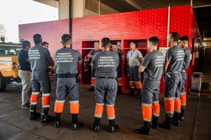 Bombeiros de emergência.