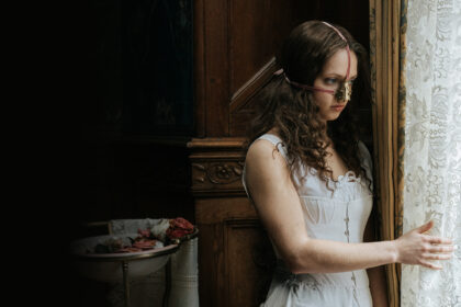 Estreia em outubro "A Meia-Irmã Feia” releitura sombria de Cinderela