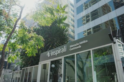 Fachada da nova unidade da Inspirali em São Paulo, voltada à pós-graduação médica e atendimentos gratuitos à população.