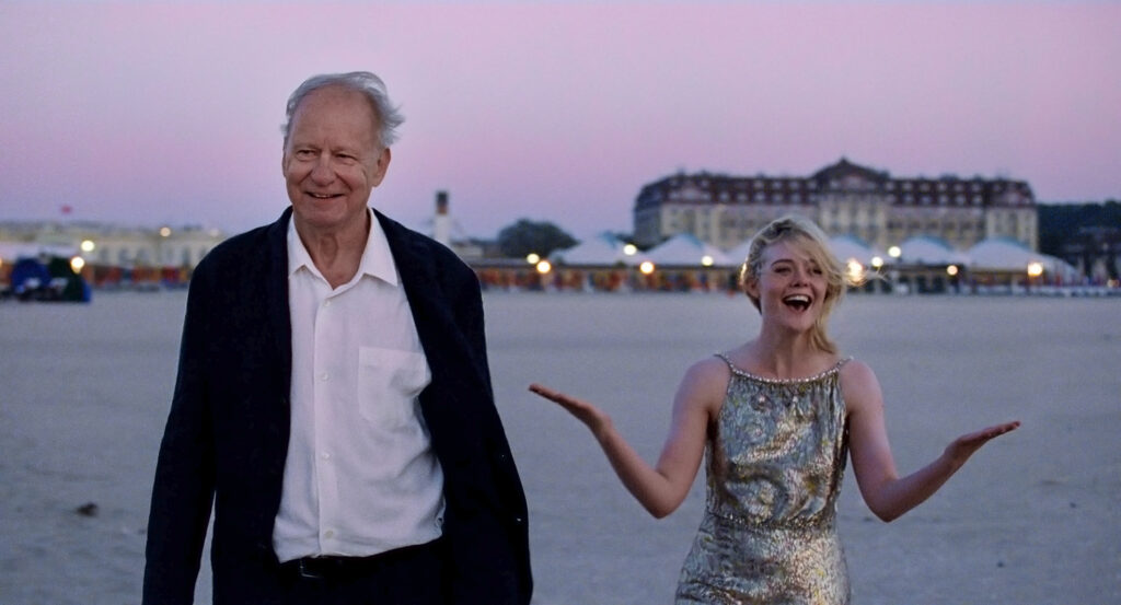 Elle Fanning e Stellan Skarsgard em Valor Sentimental