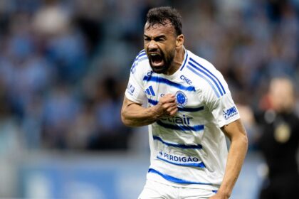 Cruzeiro segura pressão e vence o Grêmio fora de casa pelo Brasileirão