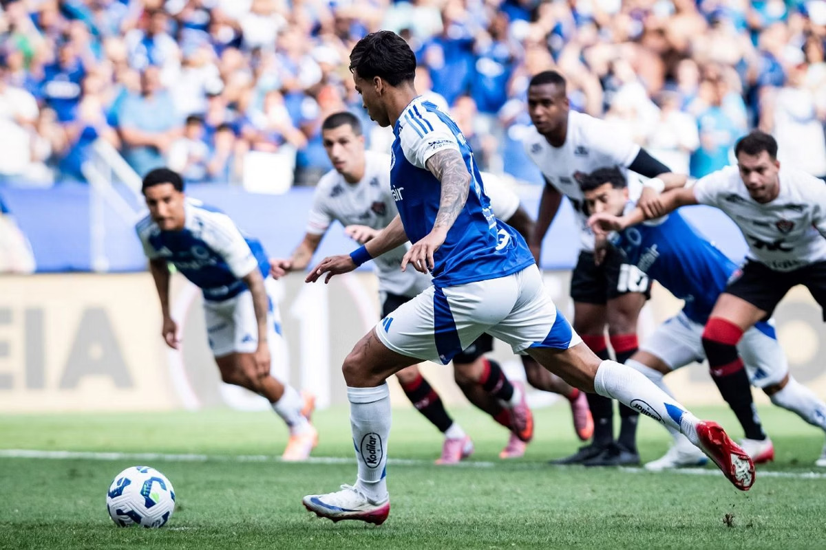 Cruzeiro vence o Vitória pelo Brasileiro