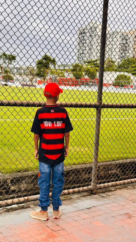 FlaMaster recebe menino com câncer na Gávea