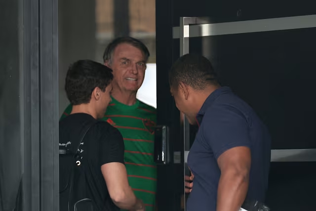 Bolsonaro sendo preso
