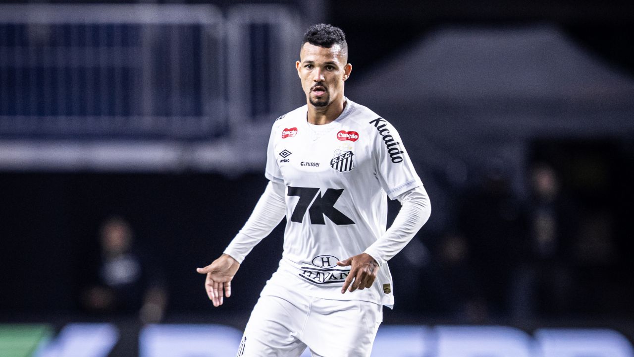 Santos terá de comprar Zé Ivaldo após zagueiro alcançar meta de jogos