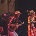 Mundiá Carimbó durante apresentação do álbum “Meu bem de Belém”, que mistura carimbó, cumbia e ritmos amazônicos.