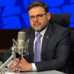 O secretário-executivo Irajá Lacerda (Ministério da Agricultura e Pecuária) fez uma manifestação contundente em defesa dos produtores rurais, denunciando práticas abusivas adotadas por algumas instituições financeiras no acesso ao crédito agrícola. Segundo ele, há bancos impondo exigências que desrespeitam normas previstas no Manual de Crédito Rural (MCR), documento que regulamenta e orienta todo o sistema de financiamento ao setor.