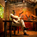 Vall Santos lança Domingo na Roça, seu primeiro livro infantil, em Salvador Foto: Aldo Lima