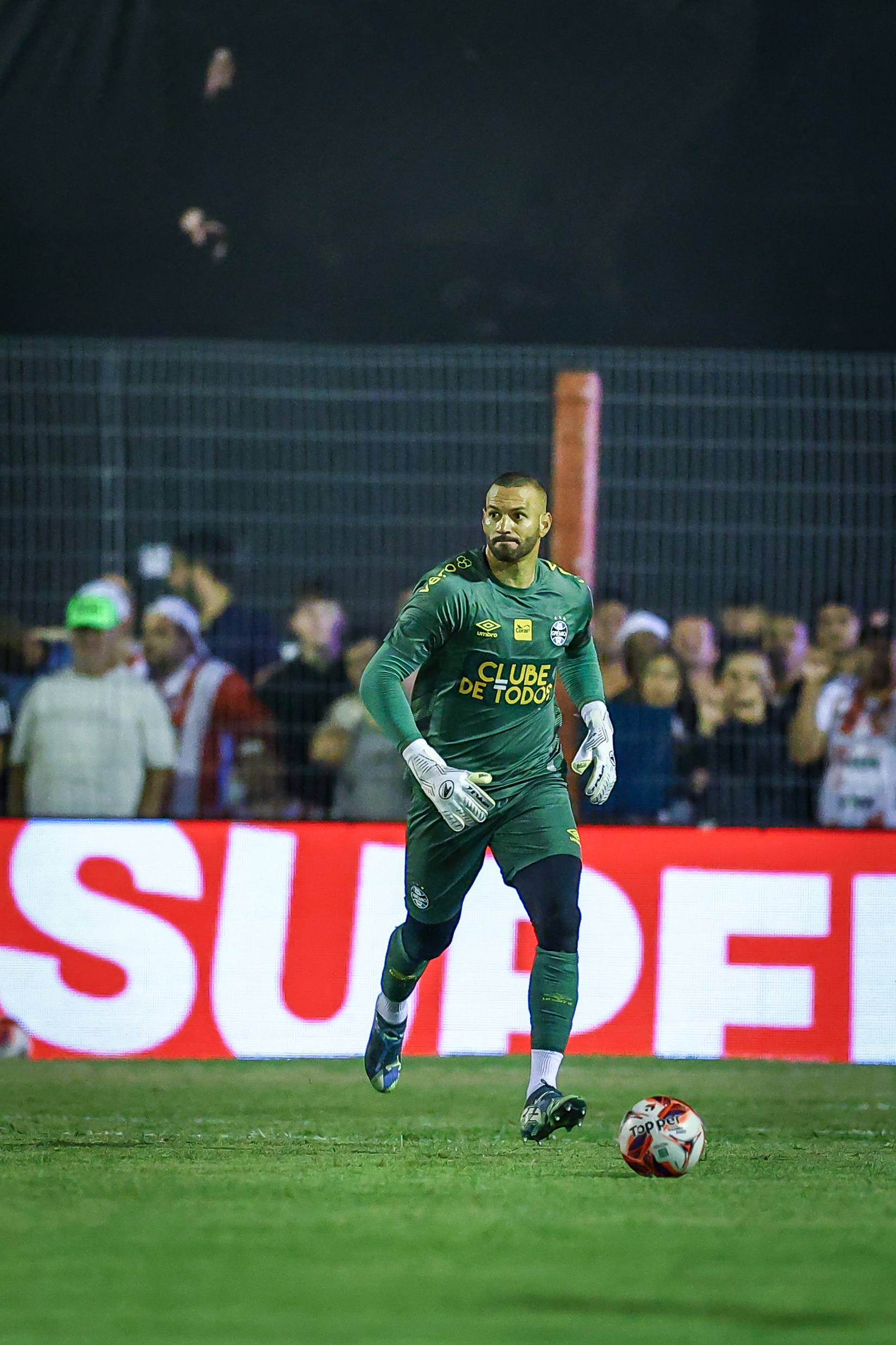 Weverton (foto) fez sua estreia com a camisa do Grêmio | Foto: Lucas Uebel/Grêmio FBPA