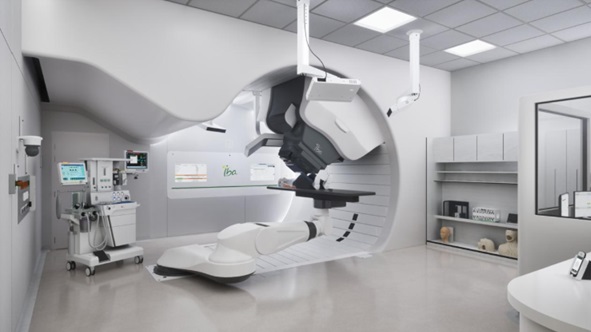 O Brasil iniciou um marco histórico na medicina com a construção do Centro de Protonterapia Mário Kroeff, no Rio de Janeiro, o primeiro complexo de tratamento por feixe de prótons da América Latina. Fruto de uma parceria de R$ 400 milhões entre a FUSVE e a belga IBA, o centro utilizará a tecnologia "padrão ouro" para tratar tumores complexos e pediátricos com precisão extrema, preservando tecidos saudáveis e reduzindo efeitos colaterais. Com previsão de atendimento para 2030, o projeto — que conta com o apoio técnico do INCA — não apenas posiciona o país na vanguarda tecnológica global, mas também se estabelece como um polo de pesquisa e inovação, unindo a tradição filantrópica da fundação à mais avançada ciência oncológica mundial.